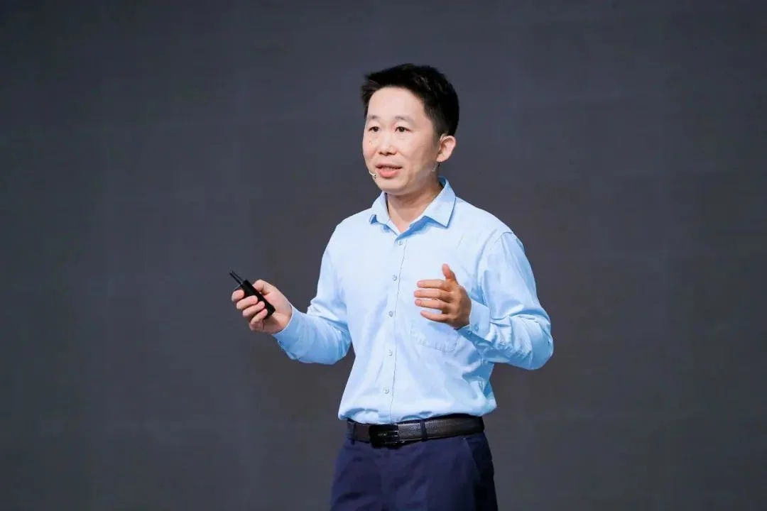 ▲超图研究院副院长陈勇作《SuperMap GIS 2023创新空间智能》报告