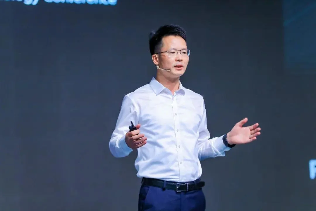 ▲阿里云智能副总裁曾震宇作《预训练大模型赋能行业创新》报告