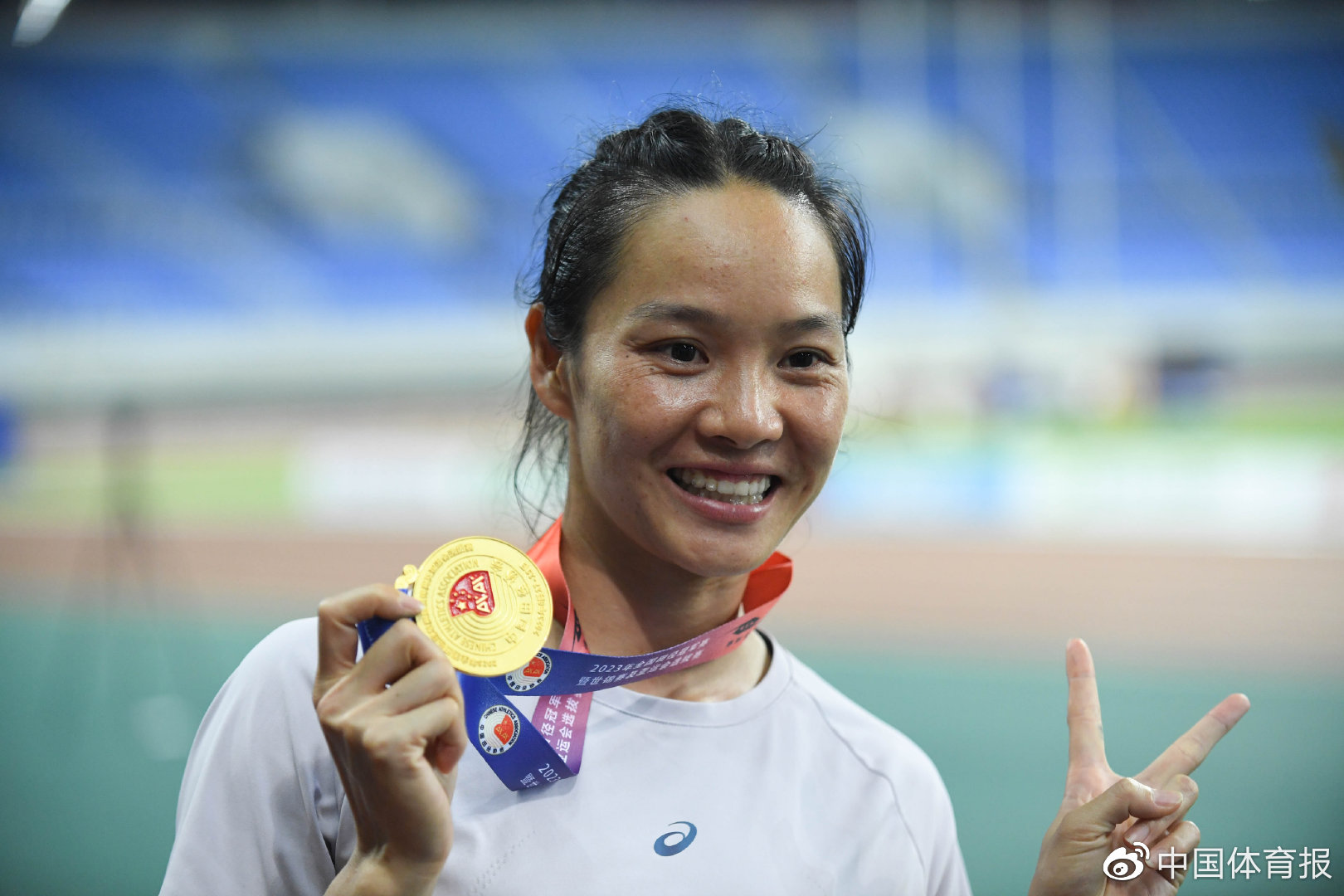 决赛中跑出10秒09获得第一名,女子100米金牌被韦永丽以11秒42收入囊中