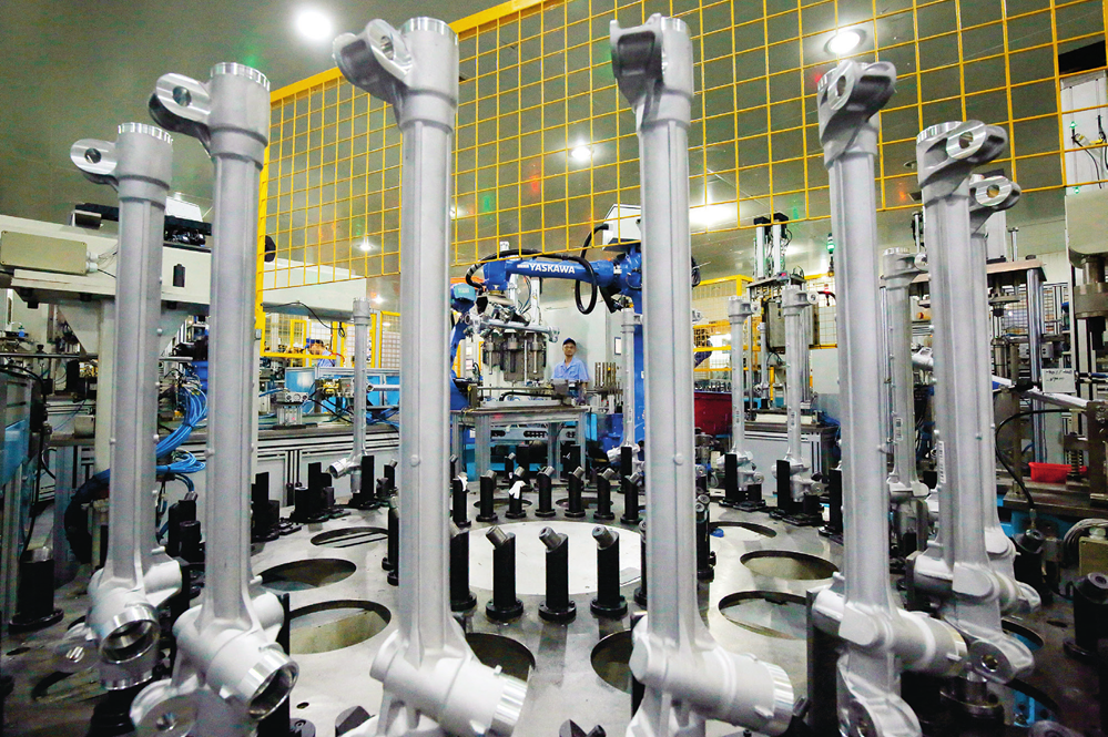 荆州恒隆汽车零部件制造有限公司 msg 总装车间自动化生产线.潘路 摄