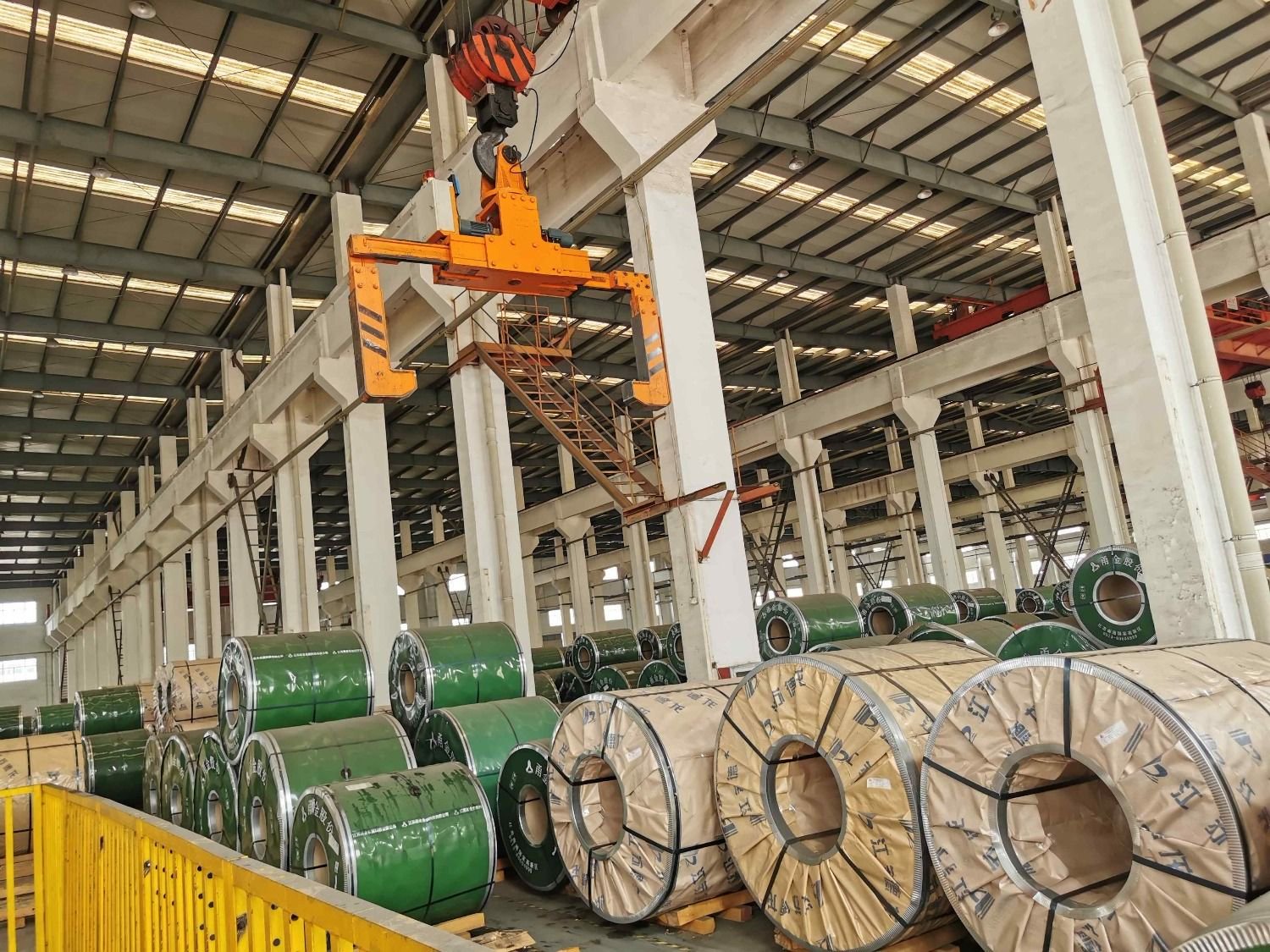 图为中储无锡物流中心上海期货交易所不锈钢冷轧卷板交割库