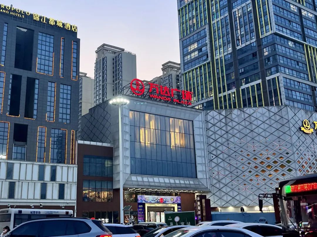 郑州万达广场(左宇 摄)