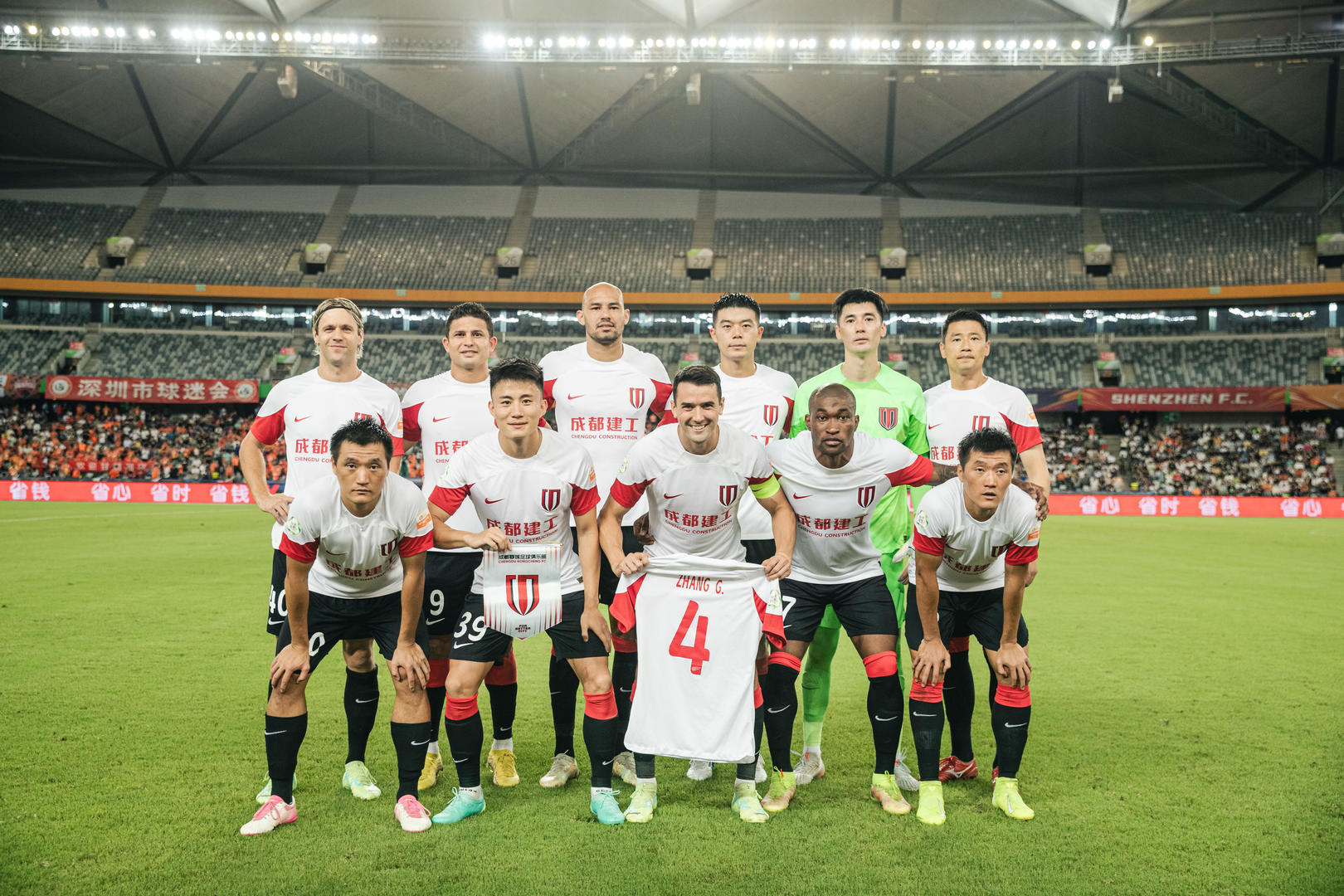 成都蓉城赛前合影 图据ic photo