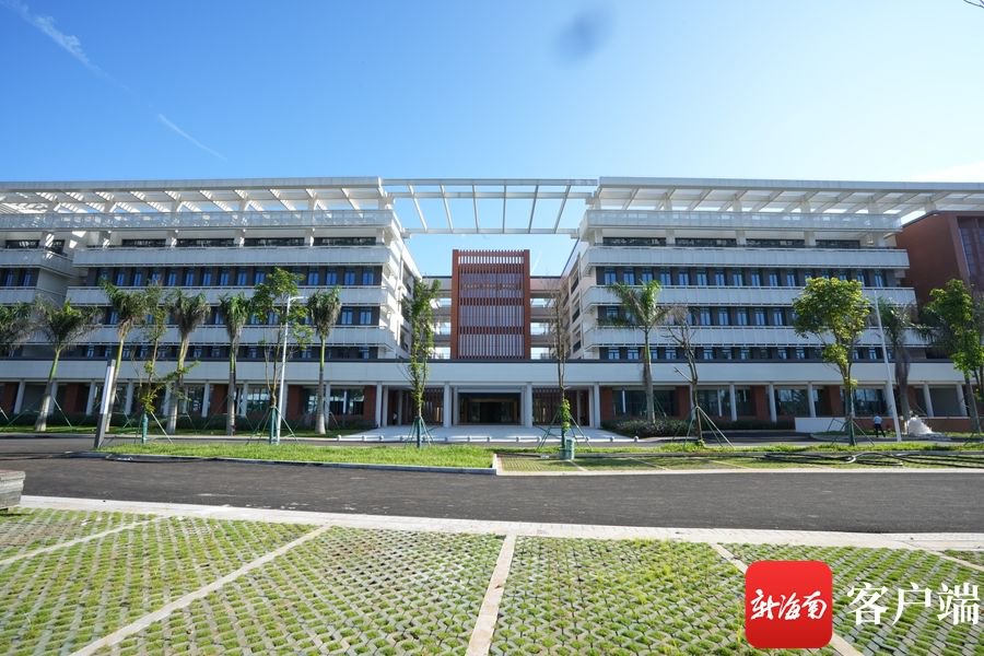海南大学观澜湖校区(一期)教学楼.记者 郑光平 摄