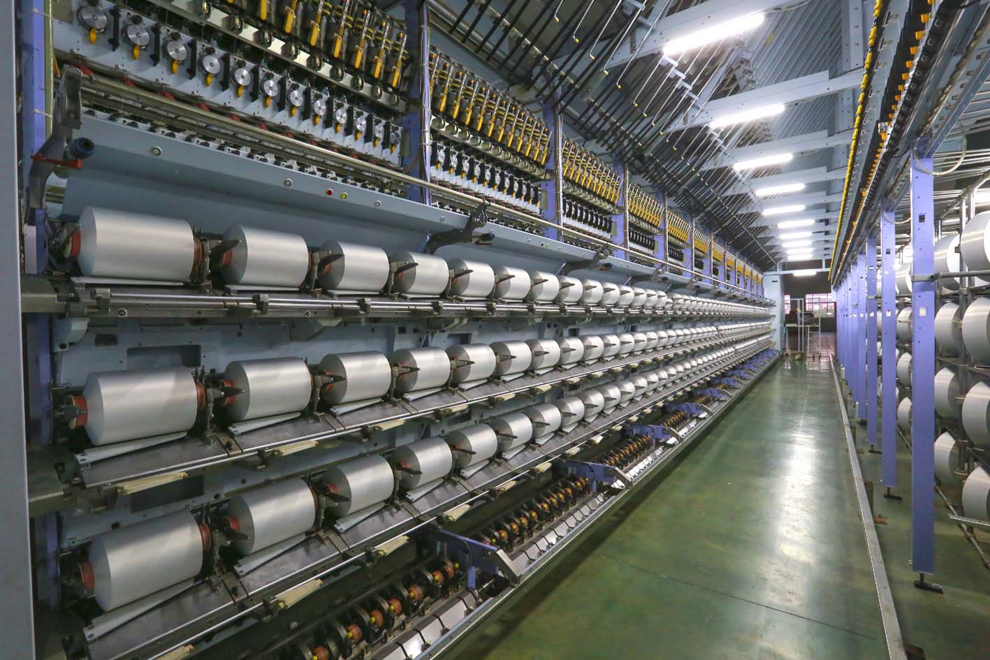 仪征无纺化纤生产车间.