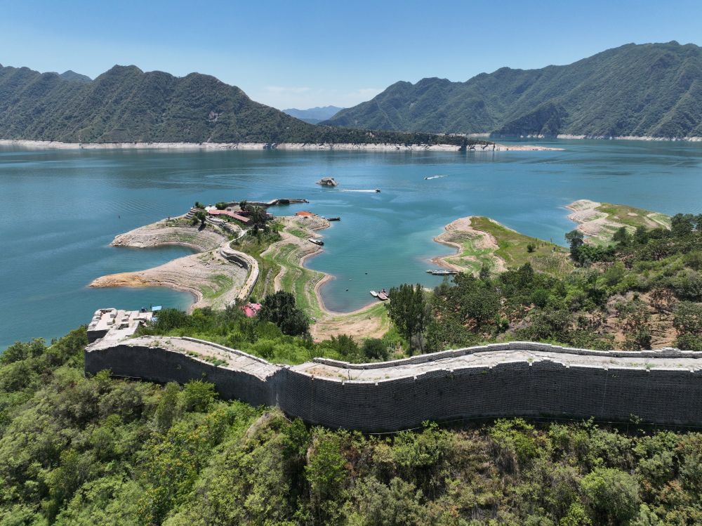 蜿蜒在崇山峻岭间的万里长城到了河北省迁西县与宽城满族自治县交界处