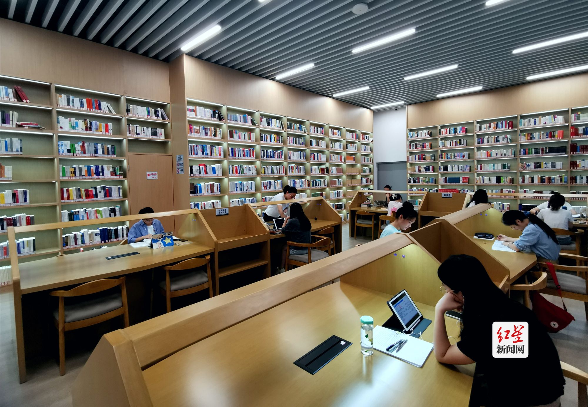 成都高新区图书馆新馆正式开馆|读者_新浪财经_新浪网