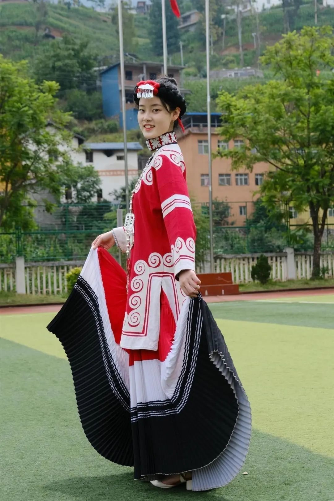 甘洛支教十年 他们为山里的孩子点亮希望的微光|支教团_新浪财经_新浪网