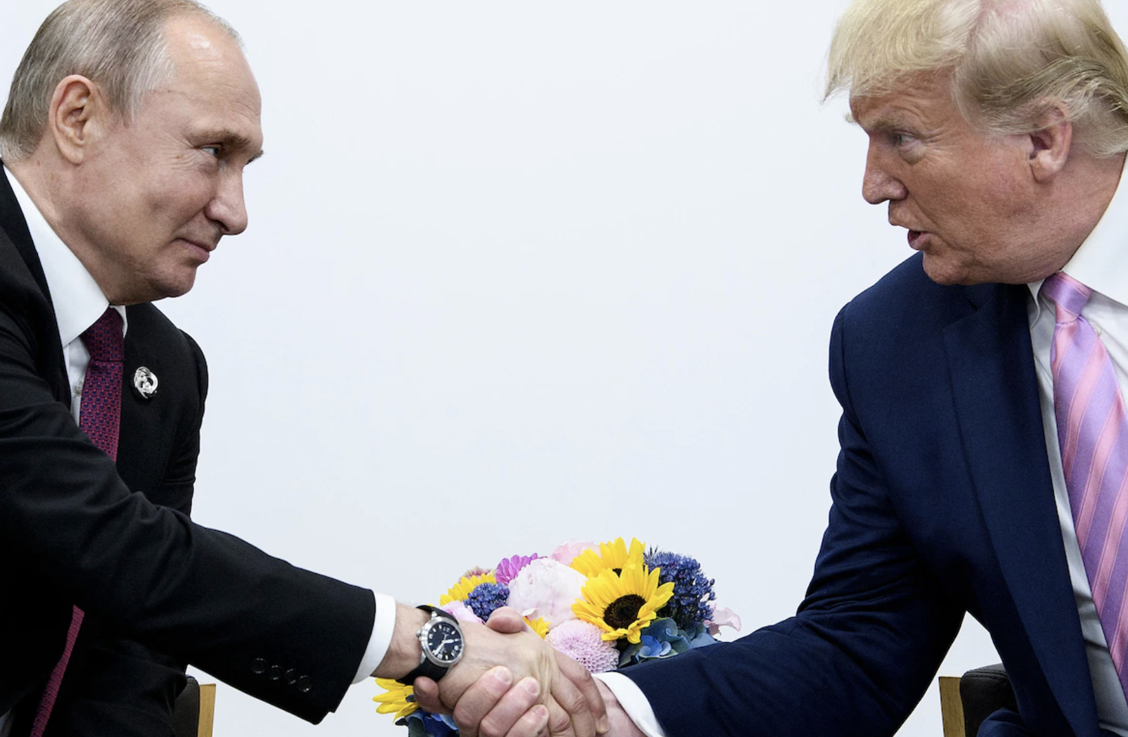 ↑特朗普担任美国总统期间与俄罗斯总统普京建立了良好的关系
