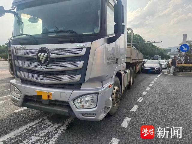 图为两车相撞的现场