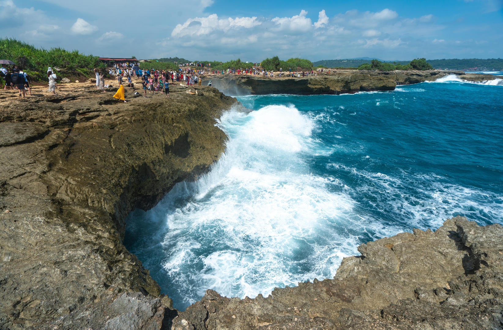 巴厘岛著名景点"恶魔眼泪"