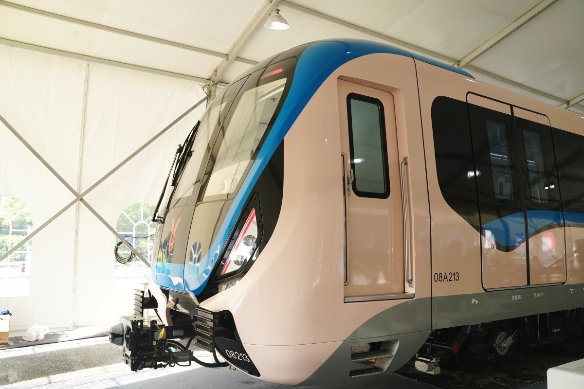 中车长客时速80公里a型中国标准地铁列车亮相_新浪财经_新浪网