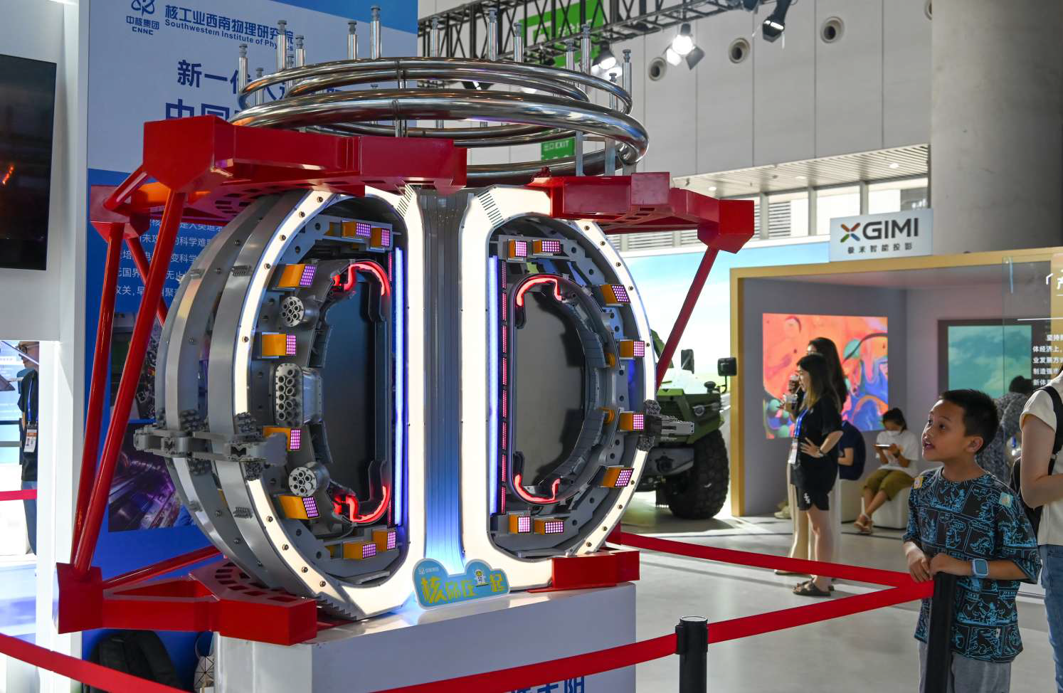 新一代人造太阳中国环流三号模型 摄影 王勤