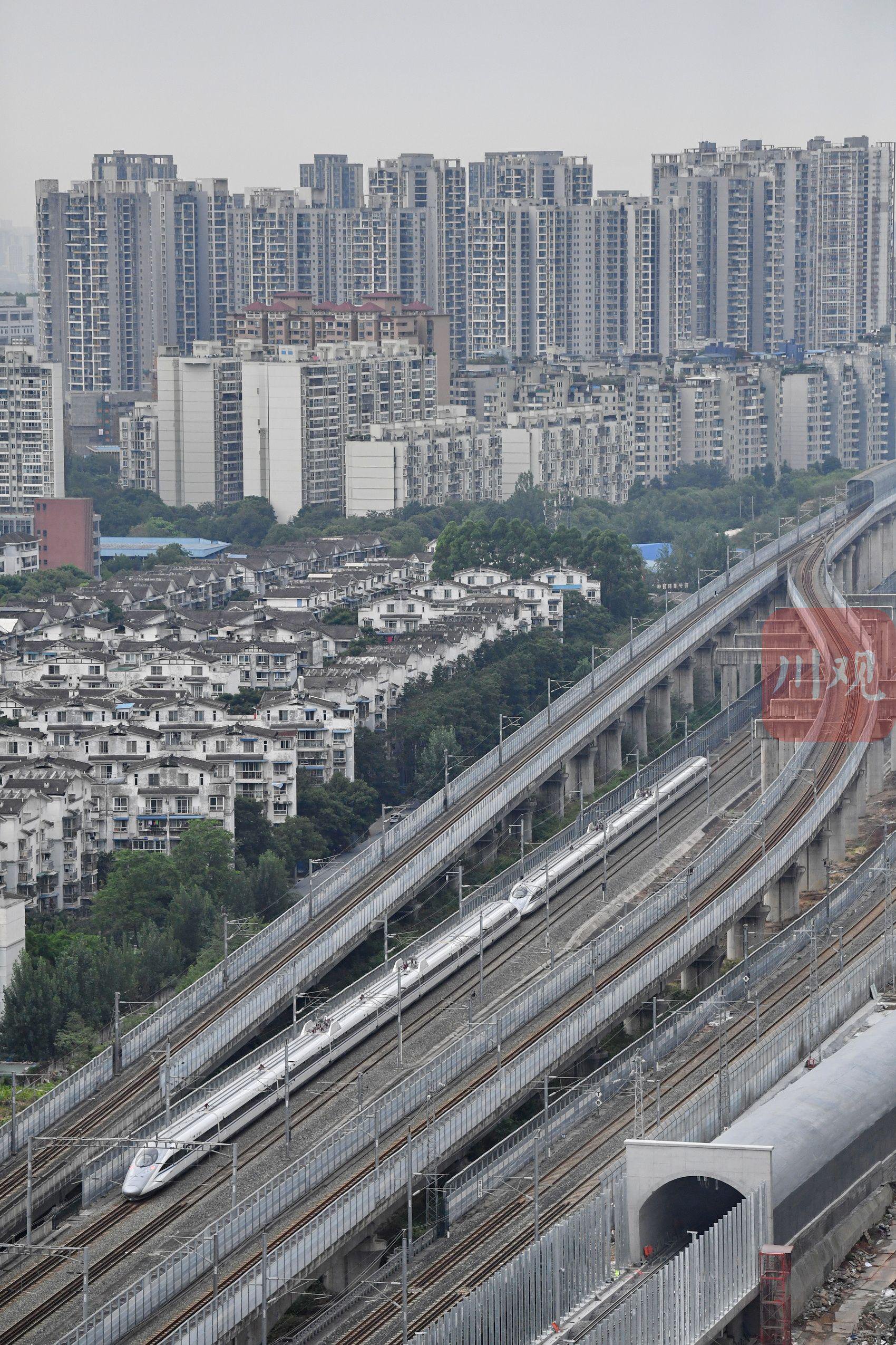 7月1日,成都东至香港西九龙的g2693次列车8时48分从成都东站发车,这是