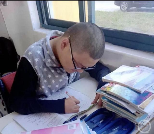 江苏靠两指完成答卷考了632分的"轮椅男孩"要到南京上大学了|江苏省