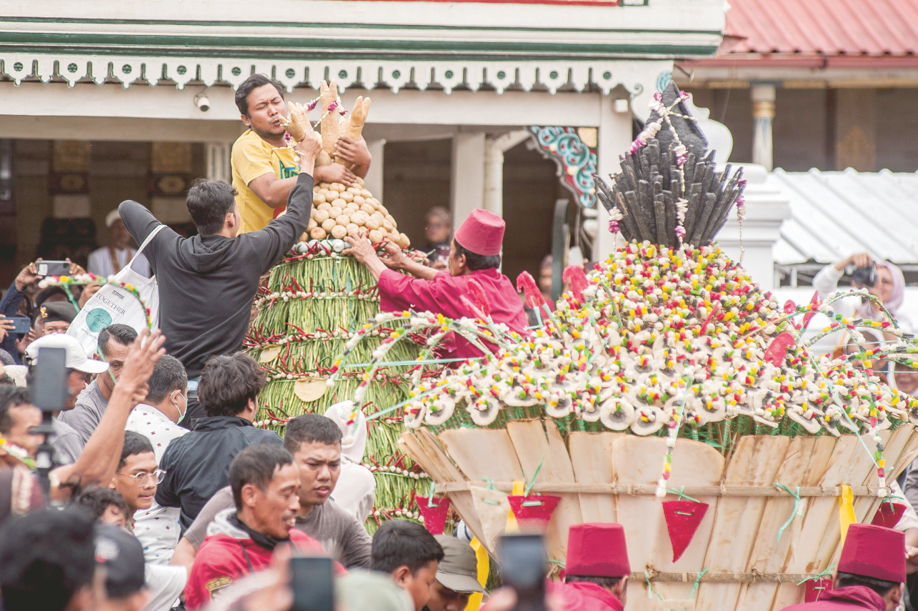 印尼"抢山"庆祝宰牲节|印度尼西亚_新浪财经_新浪网