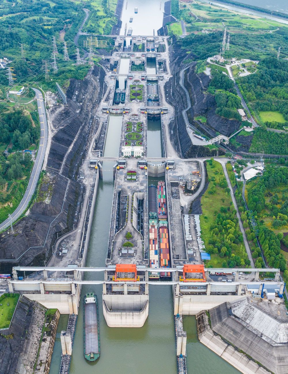 今年上半年三峡枢纽航运通过量8415万吨 创历史新高|湖北省_新浪财经_