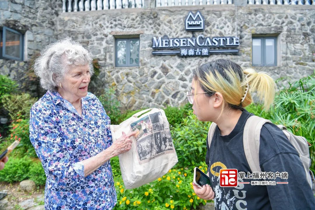 在梅森古堡,毕乐华讲述鼓岭故事.原浩 摄