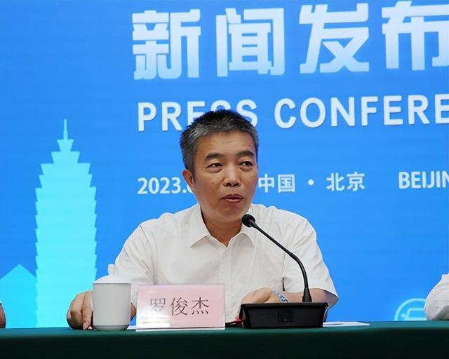 中国机械工业联合会执行副会长罗俊杰,芜湖市政府副市长蔡毅,安徽省经