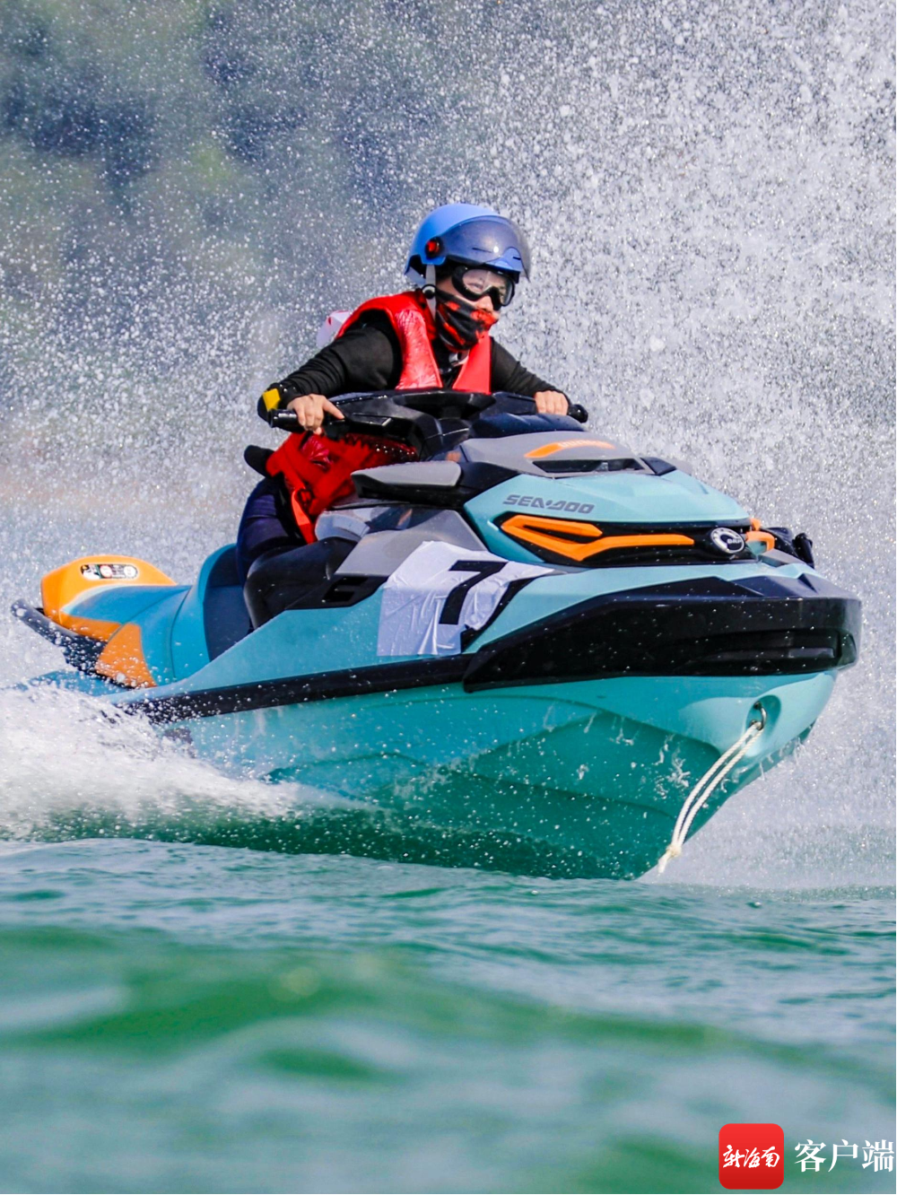 在海上体验"速度与激情"!2023中国(海南)摩托艇公开赛陵水落幕|速度与