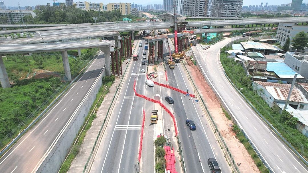 借用对向车道通行疏解交通