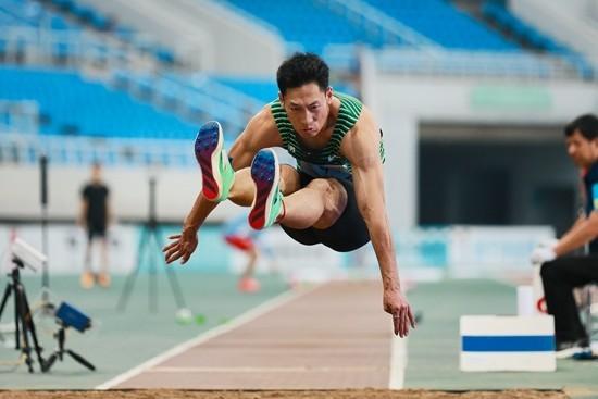 在全国田径冠军赛暨世锦赛及亚运会选拔赛中,石雨豪以8米18获男子跳远