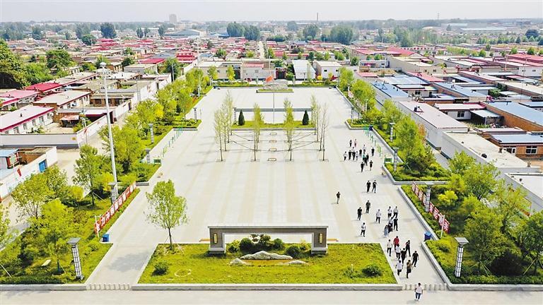 兴隆宫镇大郭庄村村民广场. 本报记者 马越 本报通讯员 李浩宾 摄