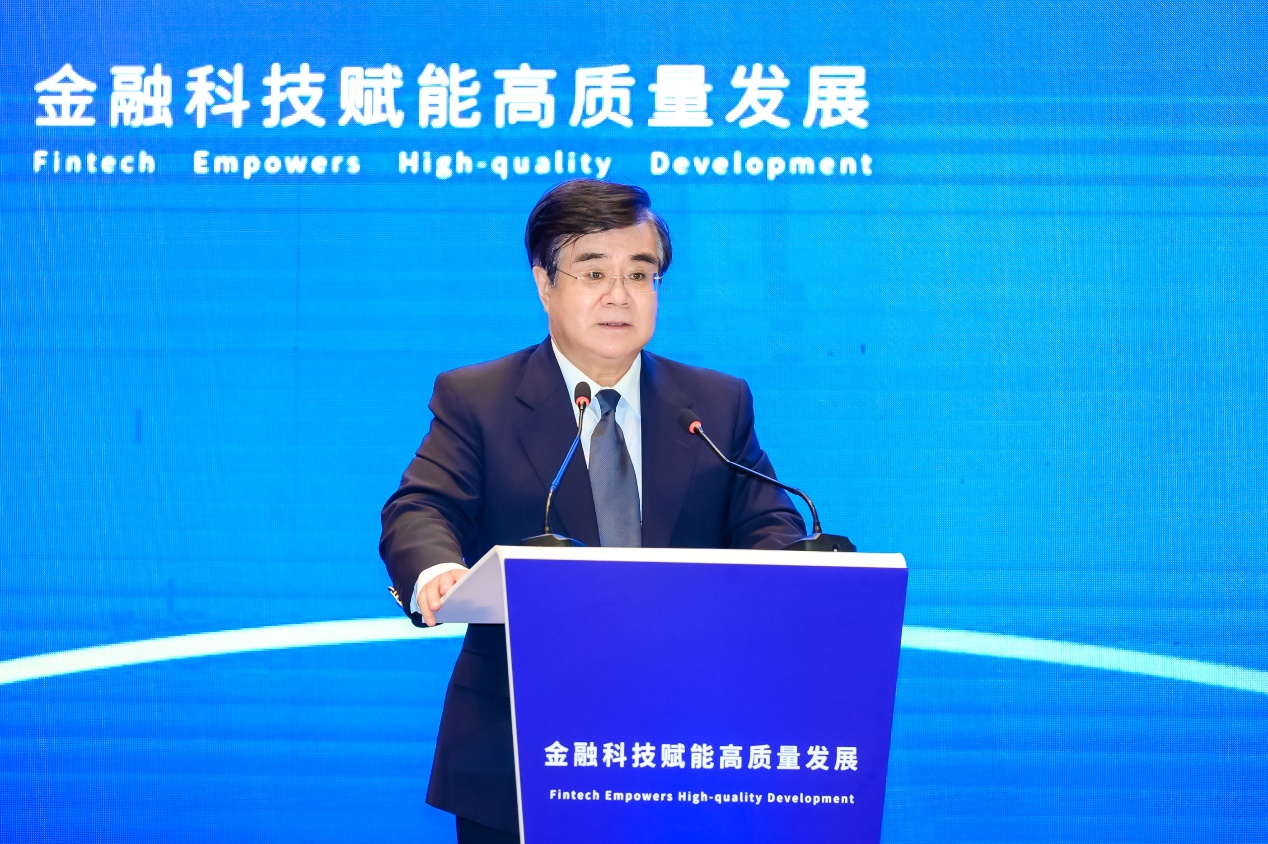 图6 原中国保监会副主席周延礼发表主旨演讲