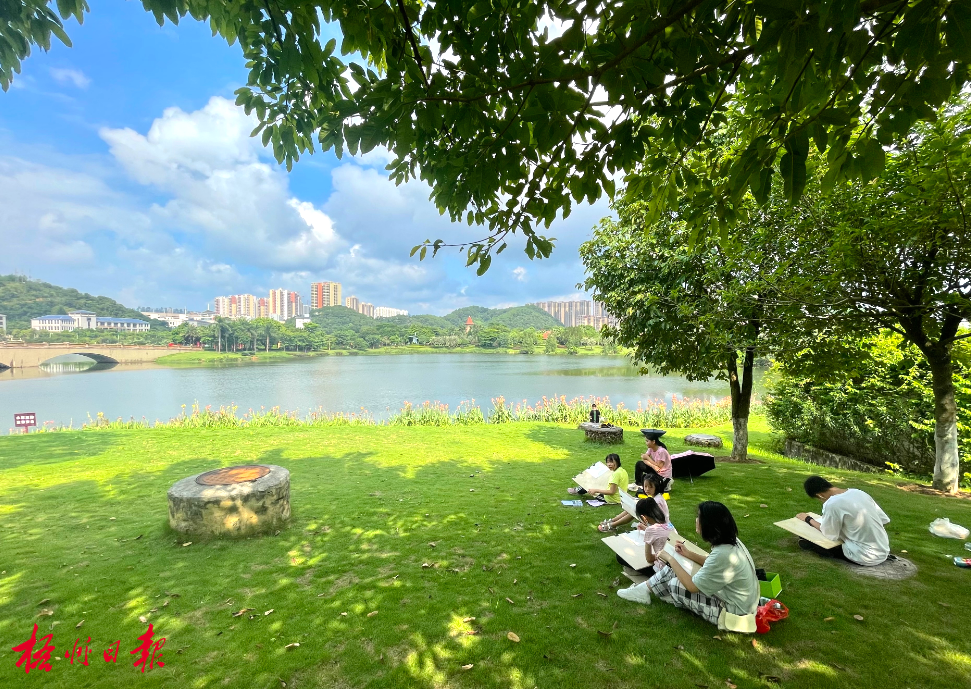 梧州玫瑰湖公园两处草坪入选开放共享绿地先行试点|梧州市_新浪财经