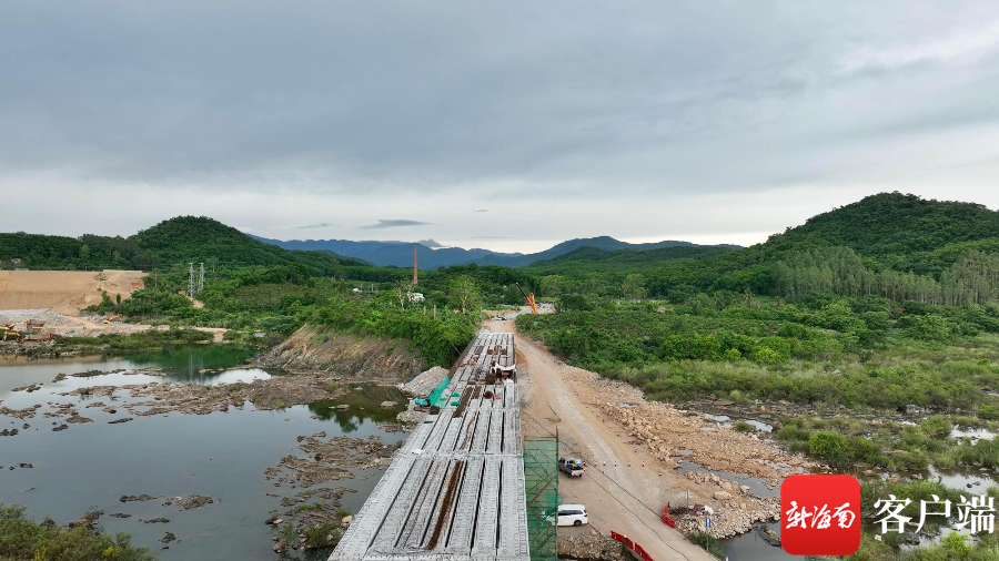 昌江石碌镇牙营村漫水桥改建工程已完成70%工程量.昌江融媒体中心供图
