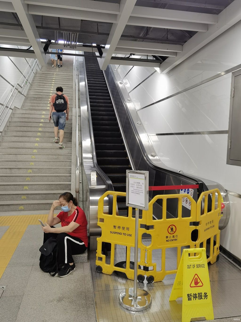 景田地铁站c口扶手电梯啥时能好|电梯_新浪财经_新浪网