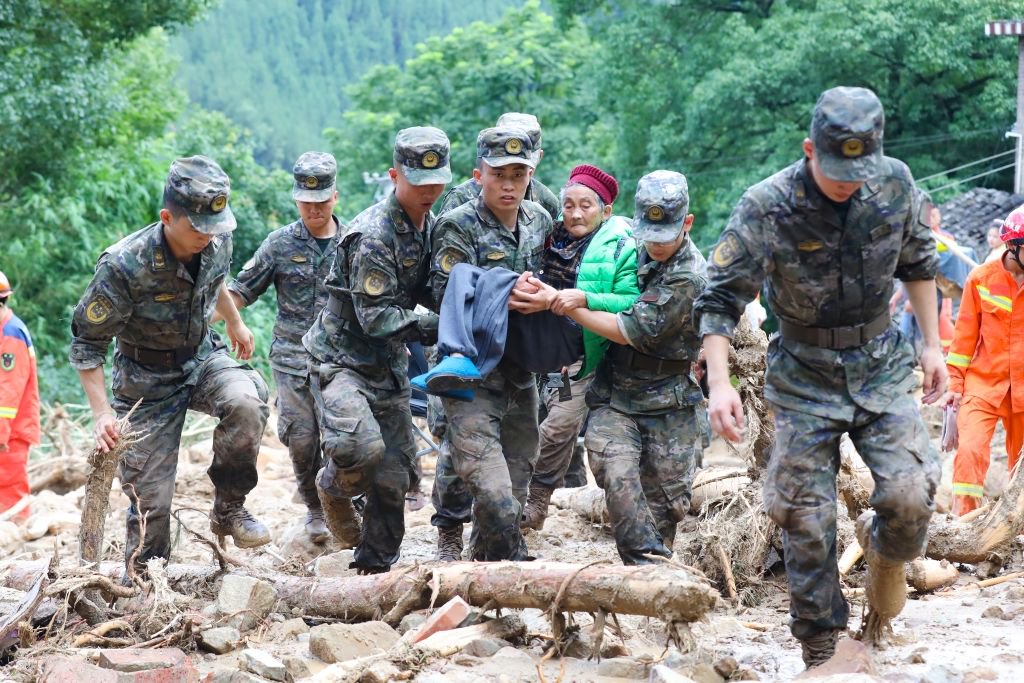 组图| 重庆万州:武警官兵连续奋战转移被困群众|李东_新浪财经_新浪网