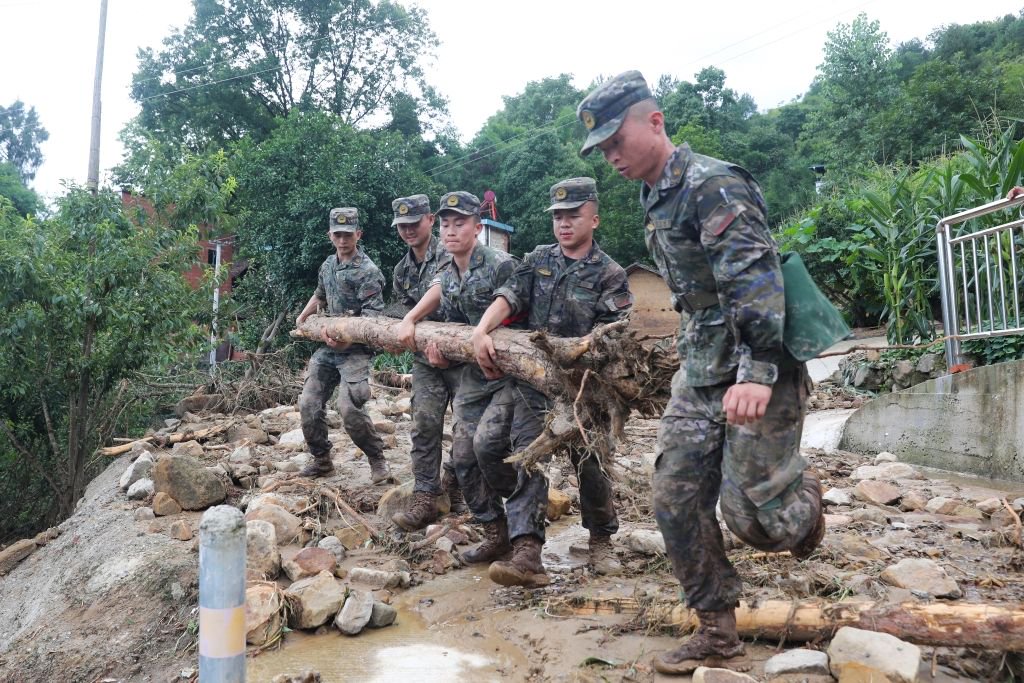 组图| 重庆万州:武警官兵连续奋战转移被困群众|李东_新浪财经_新浪网