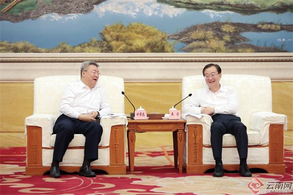 7月4日,王宁与郑学选,张兆祥一行座谈交流.记者&nbsp;陈飞&nbsp;摄