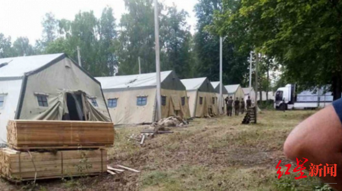 ↑奥西波维奇镇附近的营地