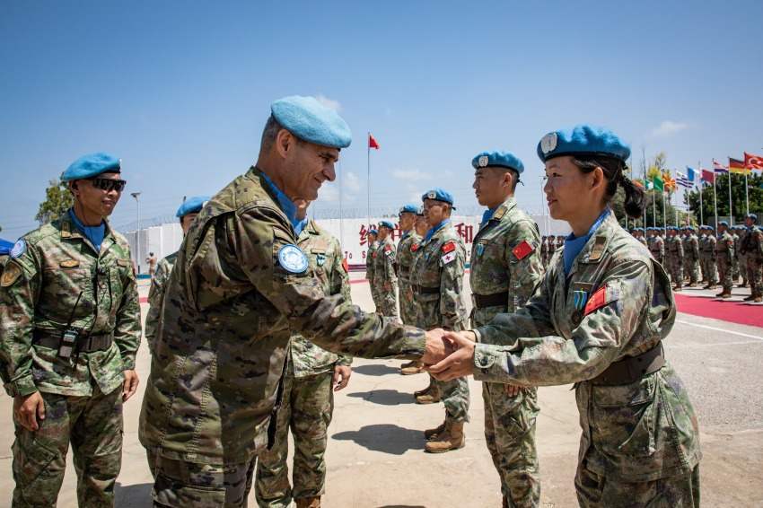 中国赴黎巴嫩维和部队410名官兵获授联合国"和平勋章"|黎巴嫩_新浪