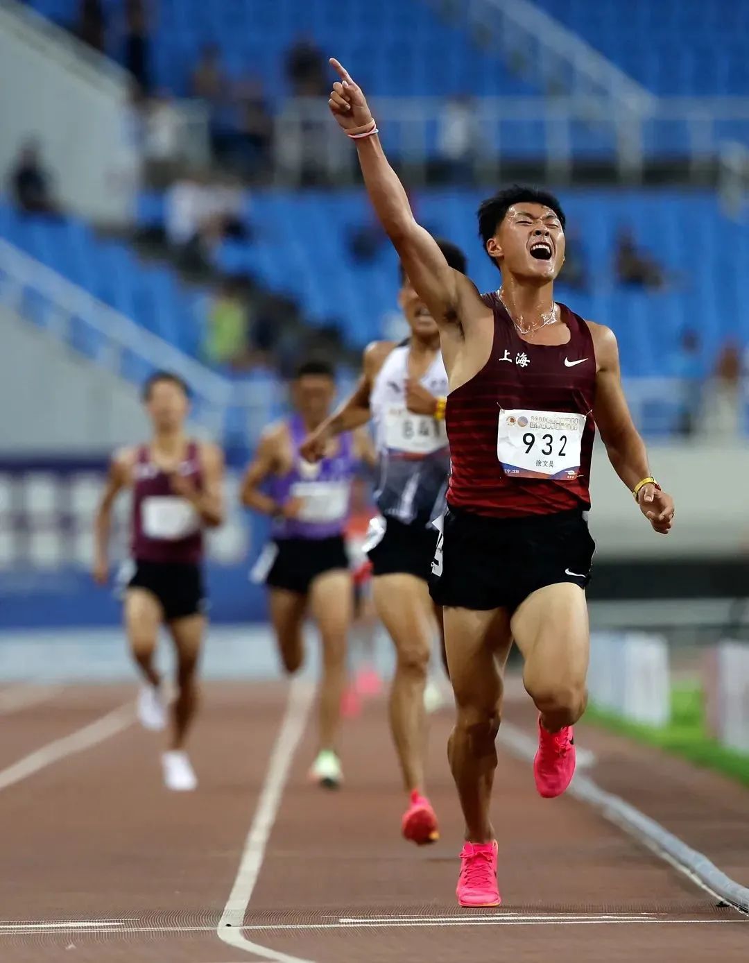 徐文昊5000米比赛冲刺夺金瞬间