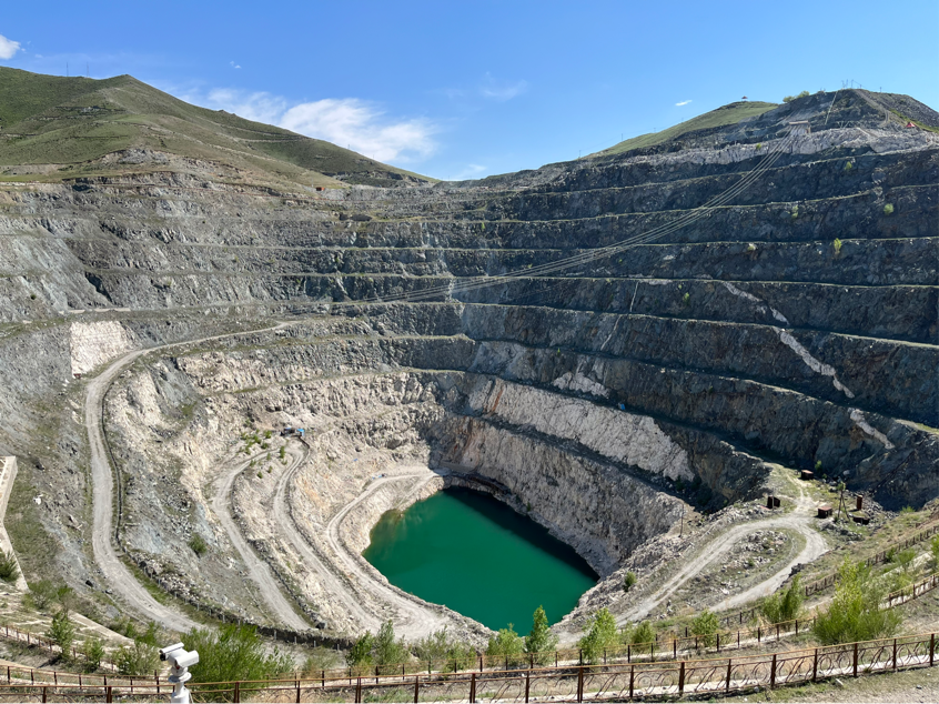 (可可托海3号矿坑)