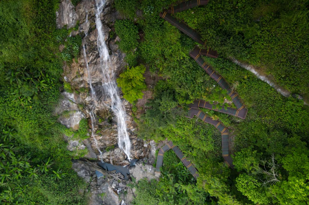 琼中百花岭瀑布.图源海南海鼎百花岭