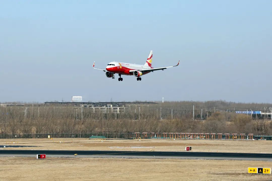 图注:祥鹏航空公司的空客a320飞机降落沈阳桃仙国际机场 图/ic