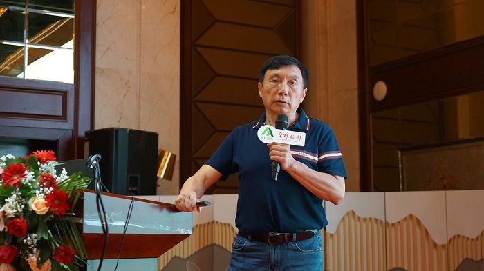 图为北京加成助剂研究所所长李杰