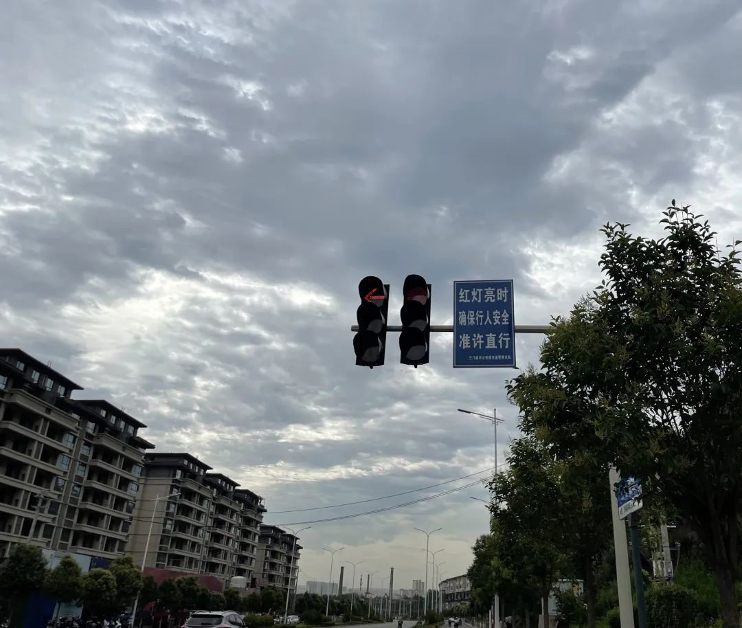 市区这3个路口红灯亮时准许直行|三门峡市_新浪财经_新浪网