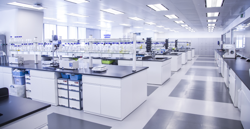上美股份研发中心实验室.(图片由企业提供)