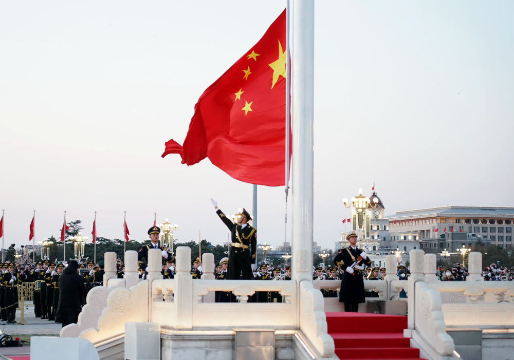 2023年1月1日晨，北京天安门广场举行隆重的升国旗仪式。新华社记者 张晨霖摄 