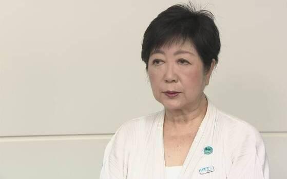 东京都知事小池百合子6日举行记者会
