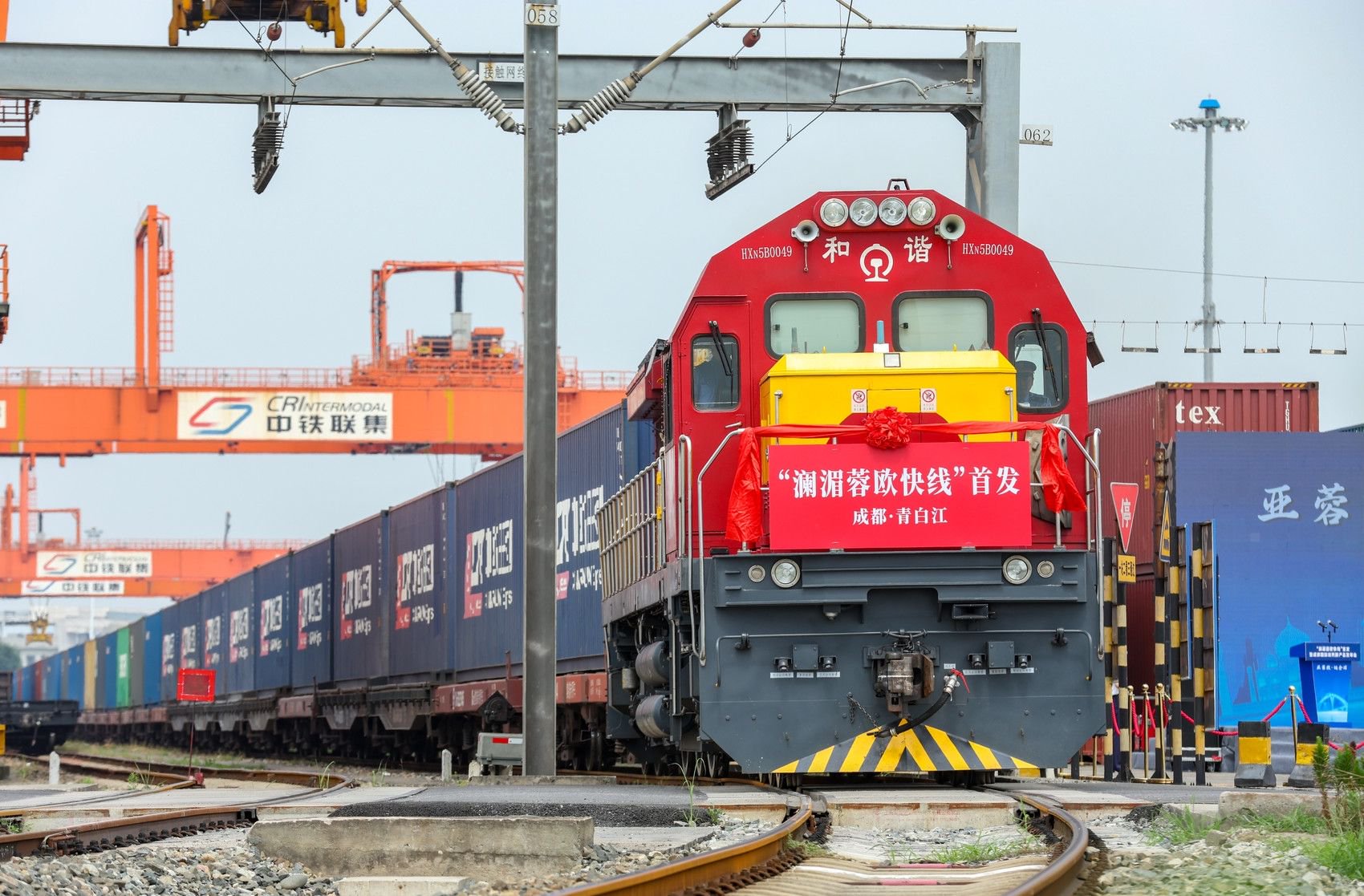 陈昊7月7日10时过,成都国际铁路港,随着一声汽笛长鸣,首趟"澜湄蓉欧