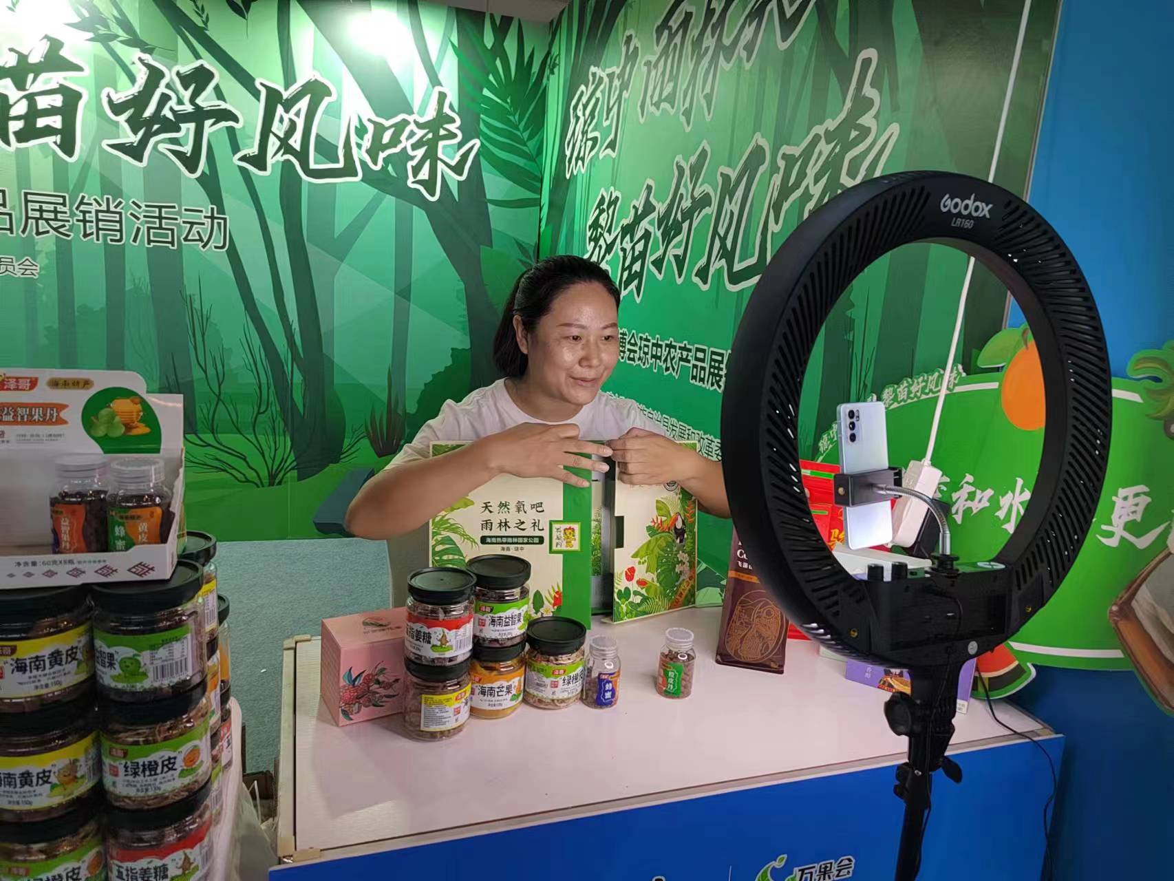 远嫁海南的东北姑娘霍婷婷:扎根乡村直播助农 助力乡村振兴