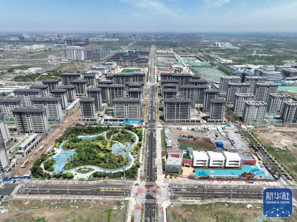 这是河北雄安新区启动区中交启园住宅项目(7月4日摄,无人机照片).