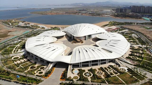 位于中国-上海合作组织地方经贸合作示范区的青岛·上合之珠国际博览