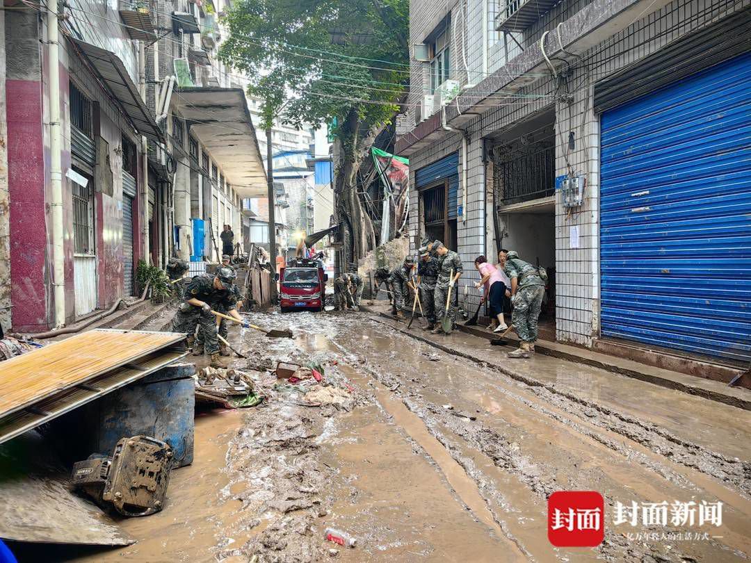 探访重庆万州洪灾伤亡最大的长滩镇:祖孙三人被泥石流掩埋,小孙子刚考